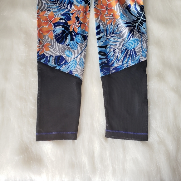 2(X)IST Floral Printed Mid Rise Ankle Leggings - Picture 8 of 8